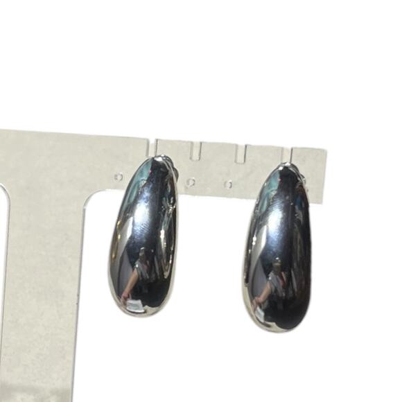Vintage Heavy Silver-Tone Clip-On Earrings – Bold Sculptural Design - Picture 3 of 13